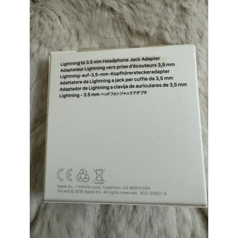 Apple Lightning to Headphone 3.5mm Jack Adapter - White New In Box